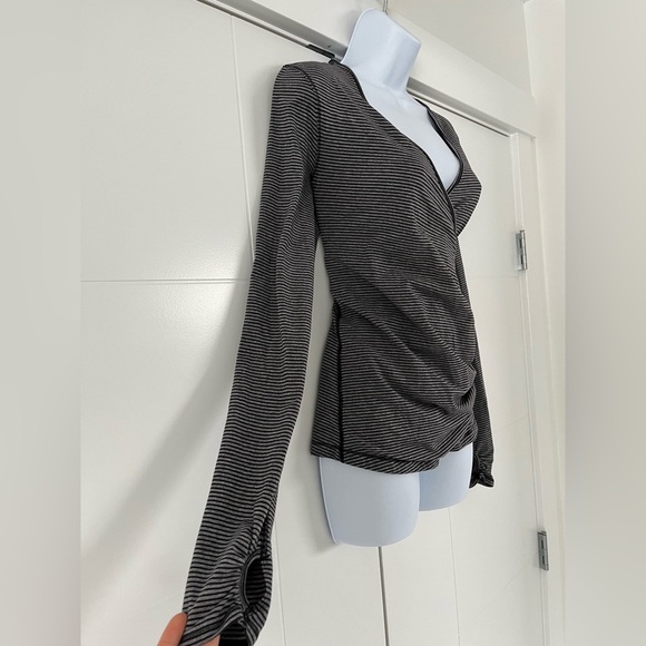 Lululemon/ Striped Sunset Salutation/ Black & grey/ Size US 10 - Picture 5 of 13
